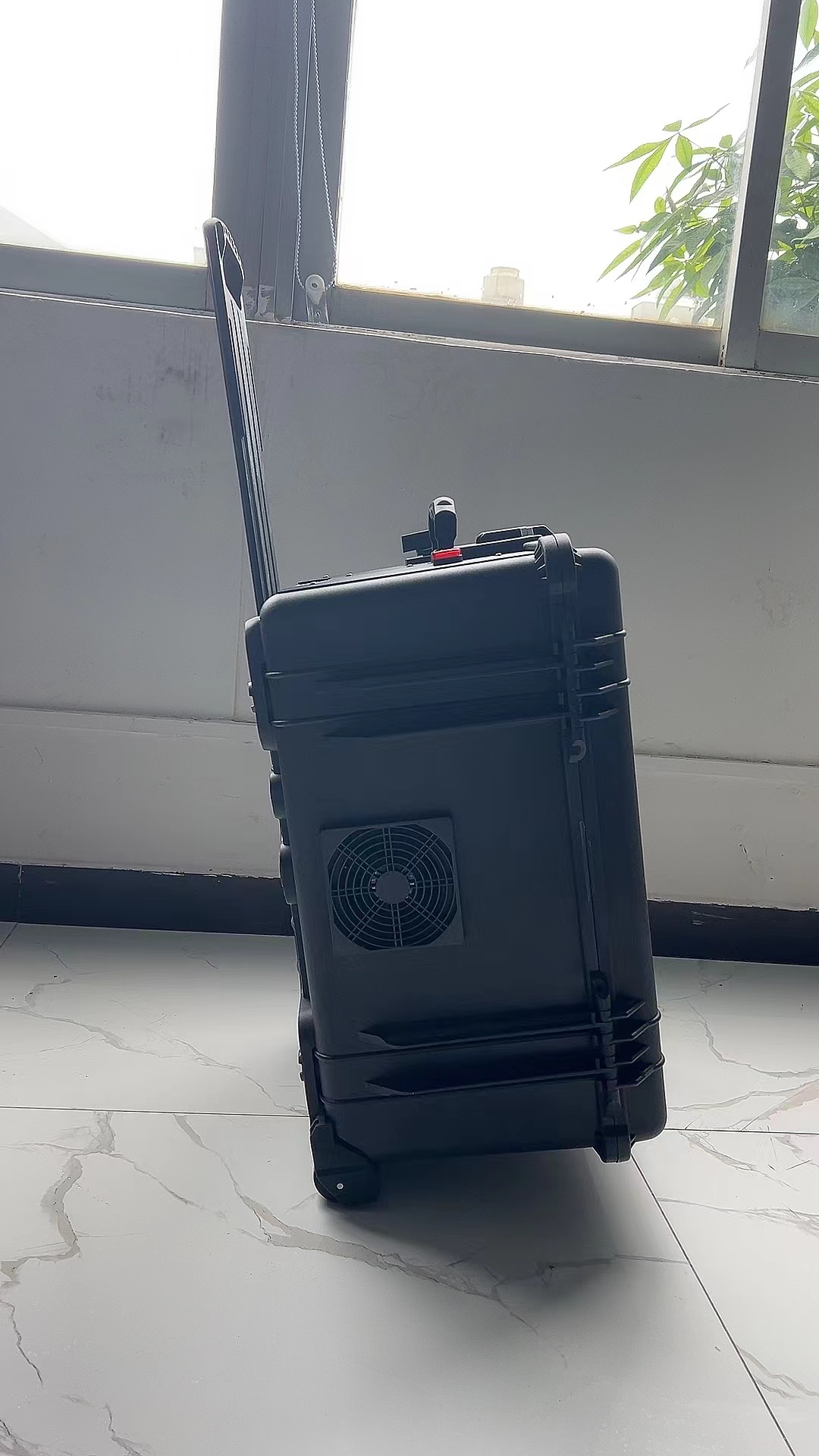 琼结手拉箱型移动通信干扰器